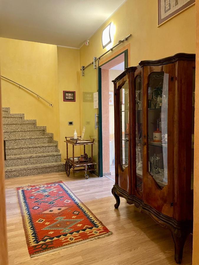 Hotel Visconti Cardano Al Campo Eksteriør billede