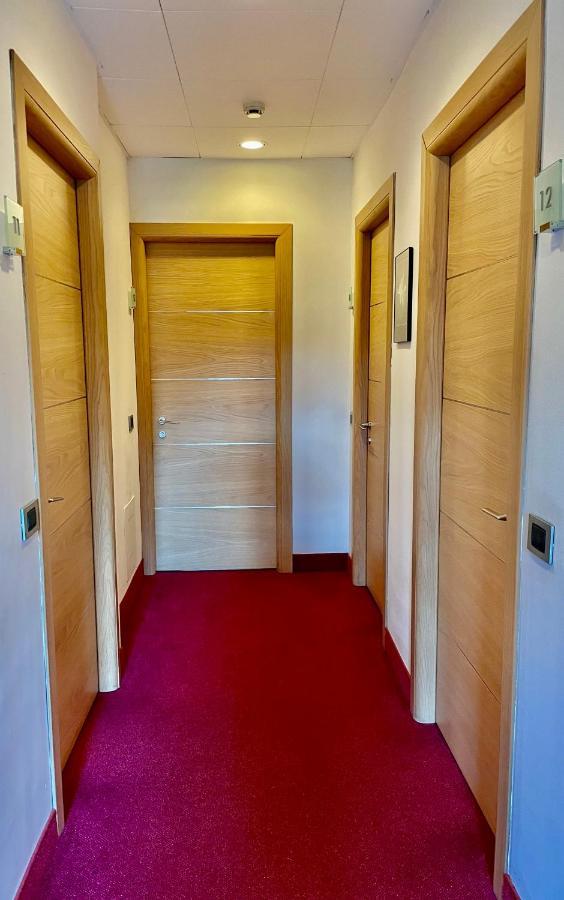 Hotel Visconti Cardano Al Campo Eksteriør billede