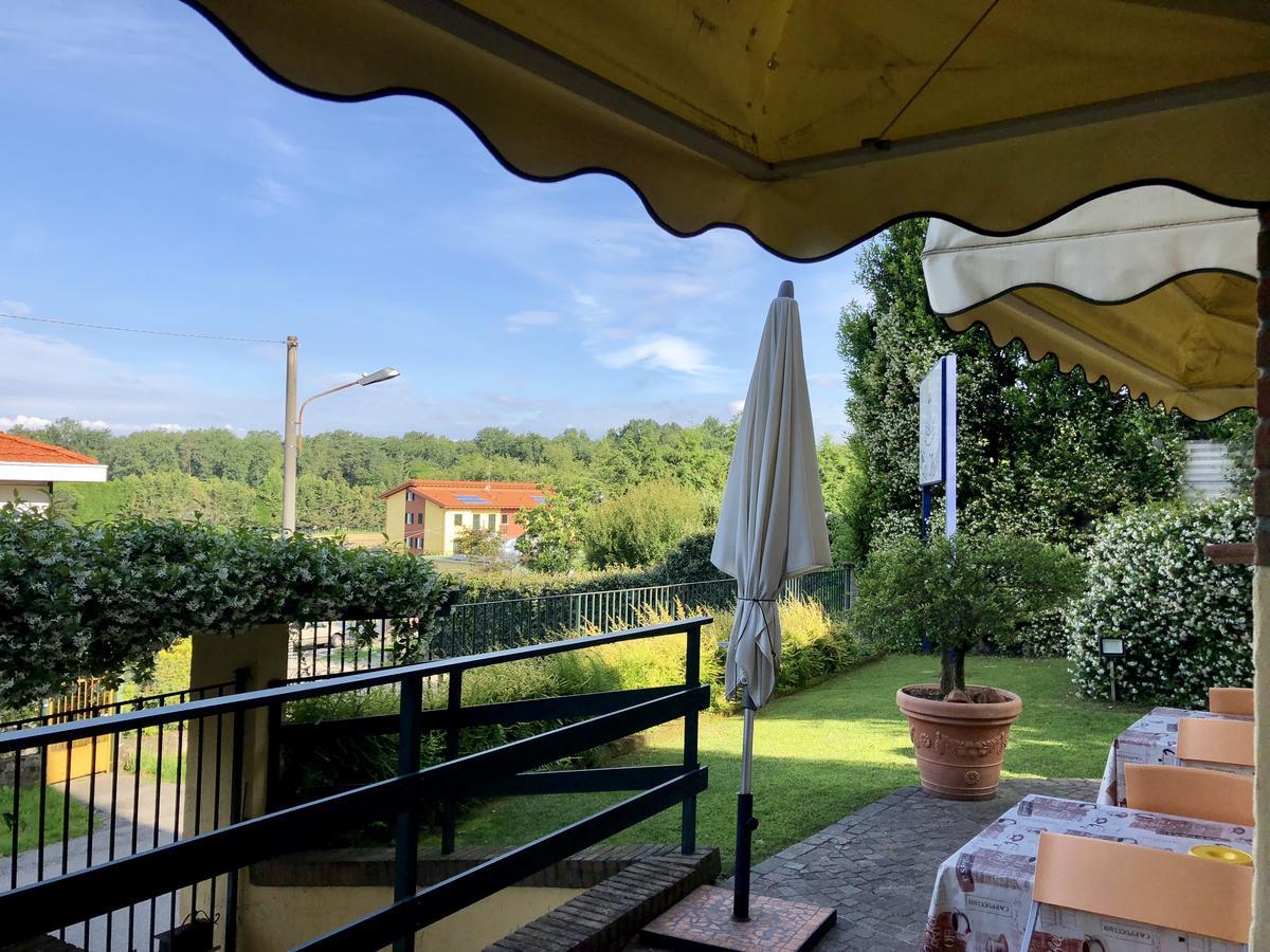 Hotel Visconti Cardano Al Campo Eksteriør billede
